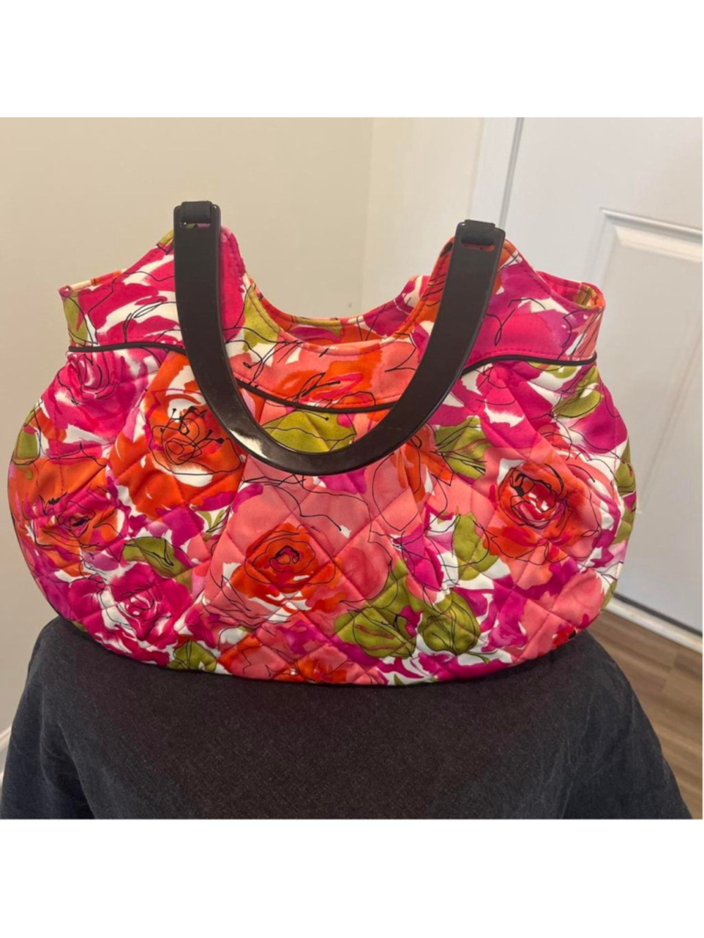 Vera Bradley Maggie Bag in Symphony in Hue
This is a classic Vera Bradley Maggi